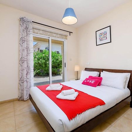 Blue Water Bay Villas พาราลิมนี ภายนอก รูปภาพ