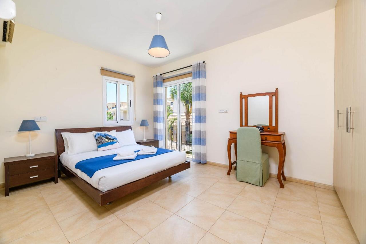 Blue Water Bay Villas พาราลิมนี ภายนอก รูปภาพ