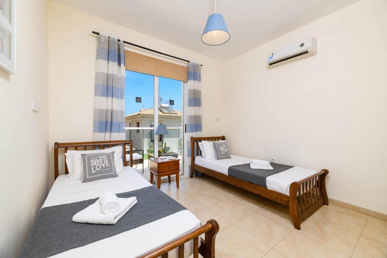 Blue Water Bay Villas พาราลิมนี ภายนอก รูปภาพ