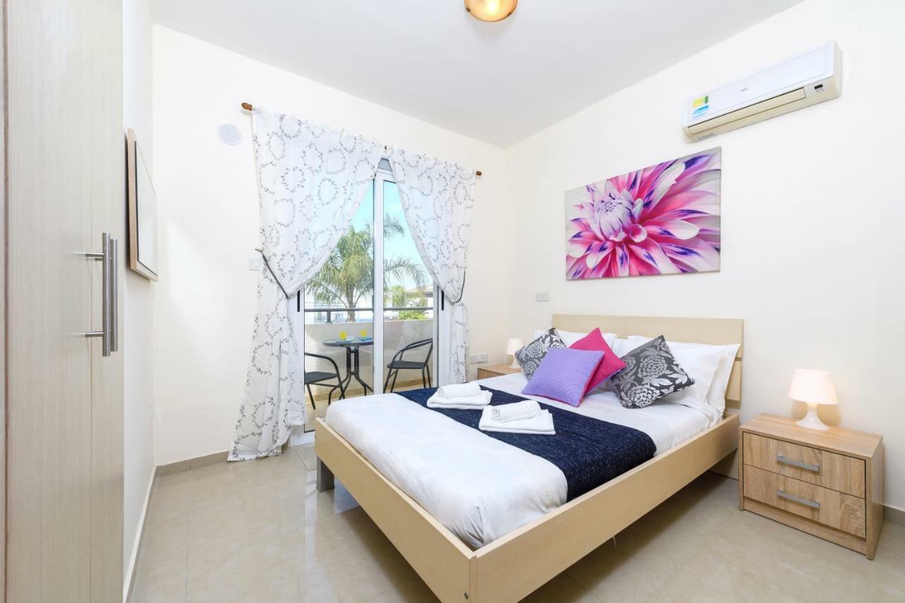 Blue Water Bay Villas พาราลิมนี ภายนอก รูปภาพ