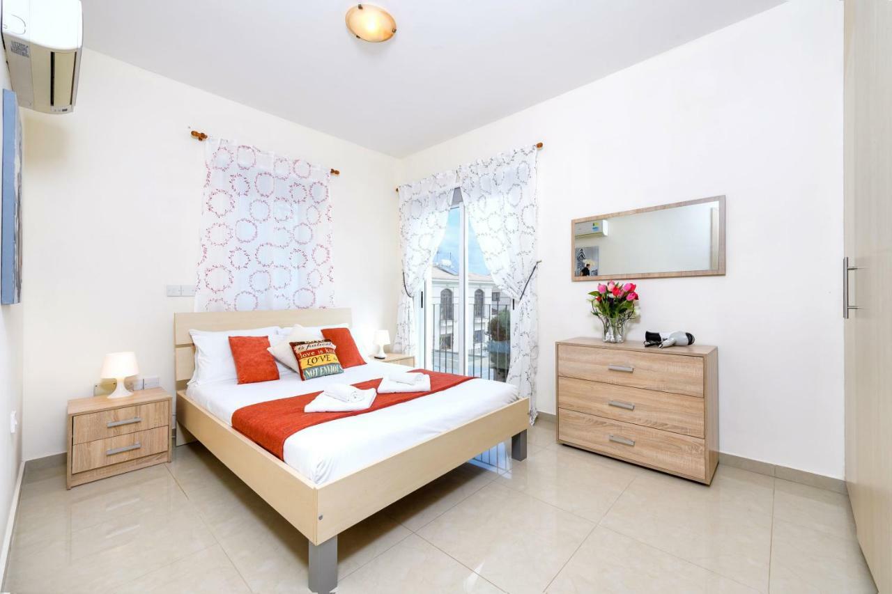 Blue Water Bay Villas พาราลิมนี ภายนอก รูปภาพ
