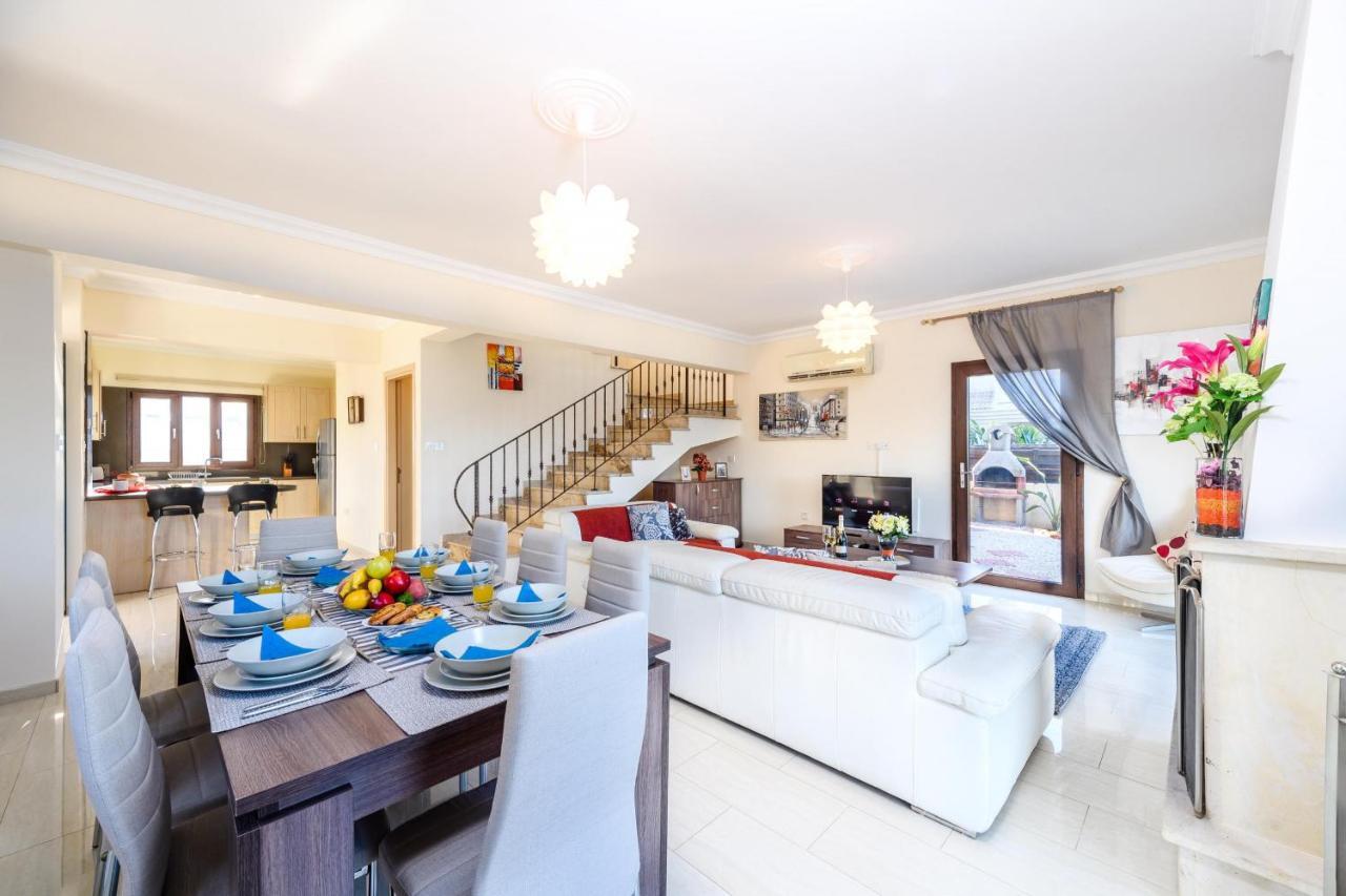 Blue Water Bay Villas พาราลิมนี ภายนอก รูปภาพ