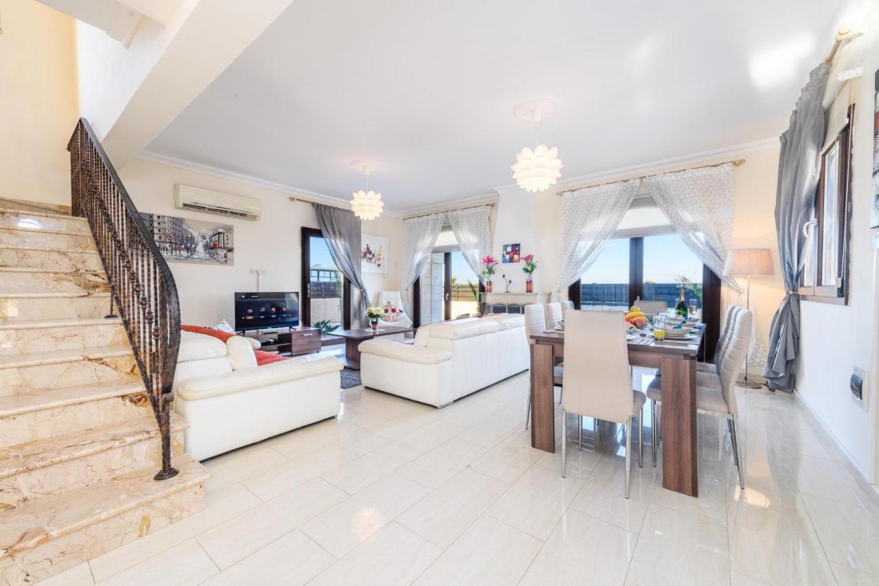 Blue Water Bay Villas พาราลิมนี ภายนอก รูปภาพ