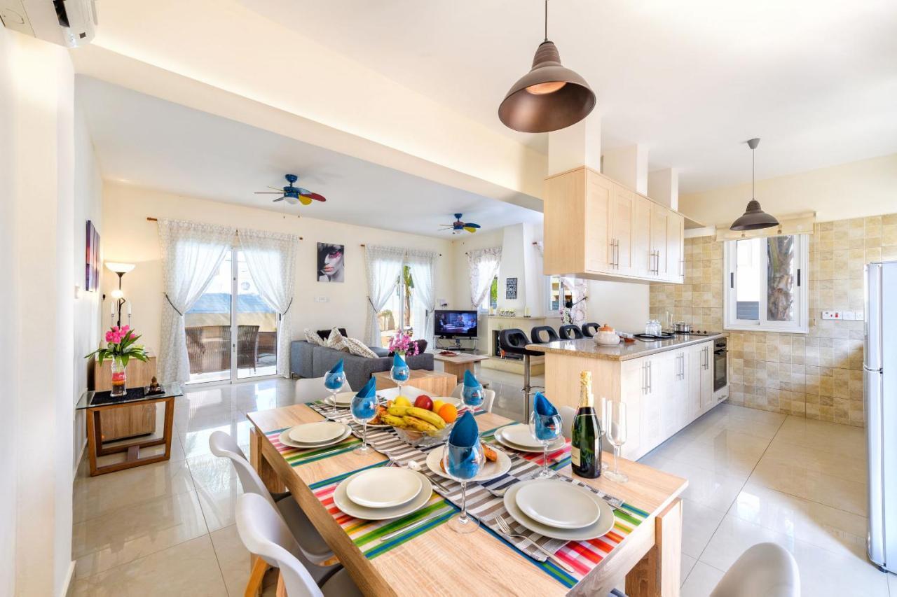 Blue Water Bay Villas พาราลิมนี ภายนอก รูปภาพ