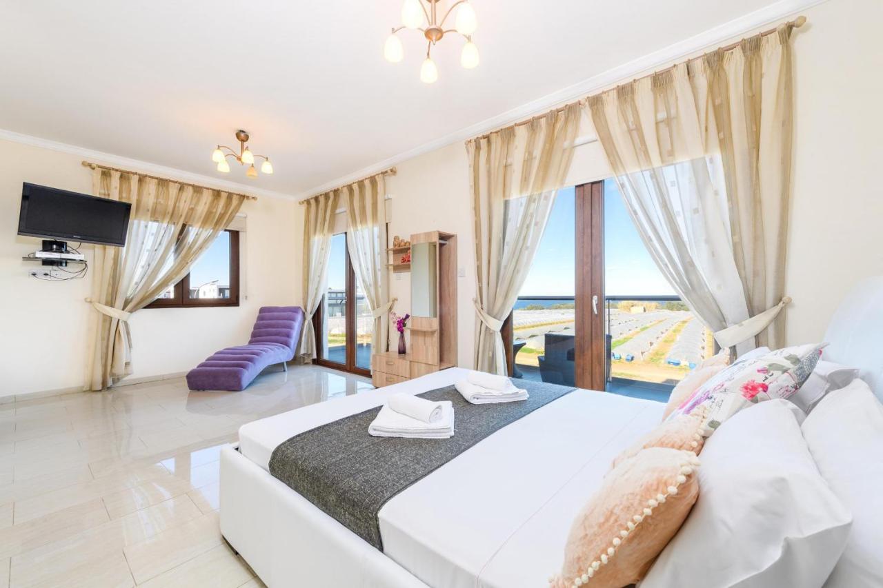 Blue Water Bay Villas พาราลิมนี ภายนอก รูปภาพ